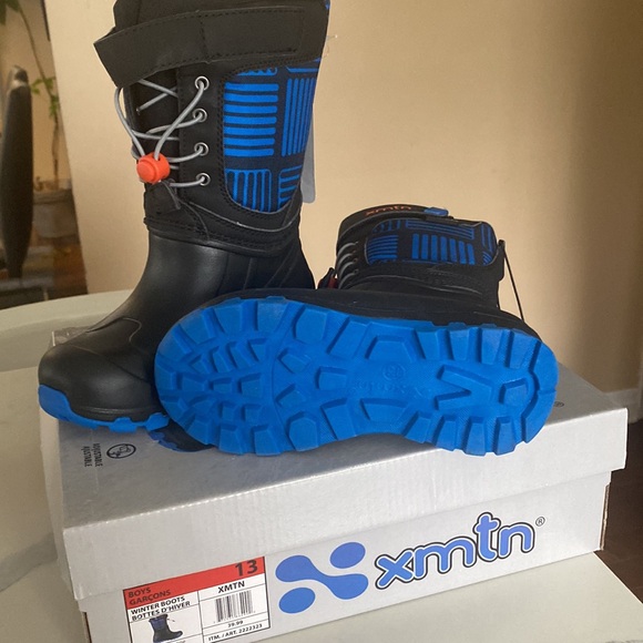 Winter Boots size 13 for boys - Picture 2 of 3